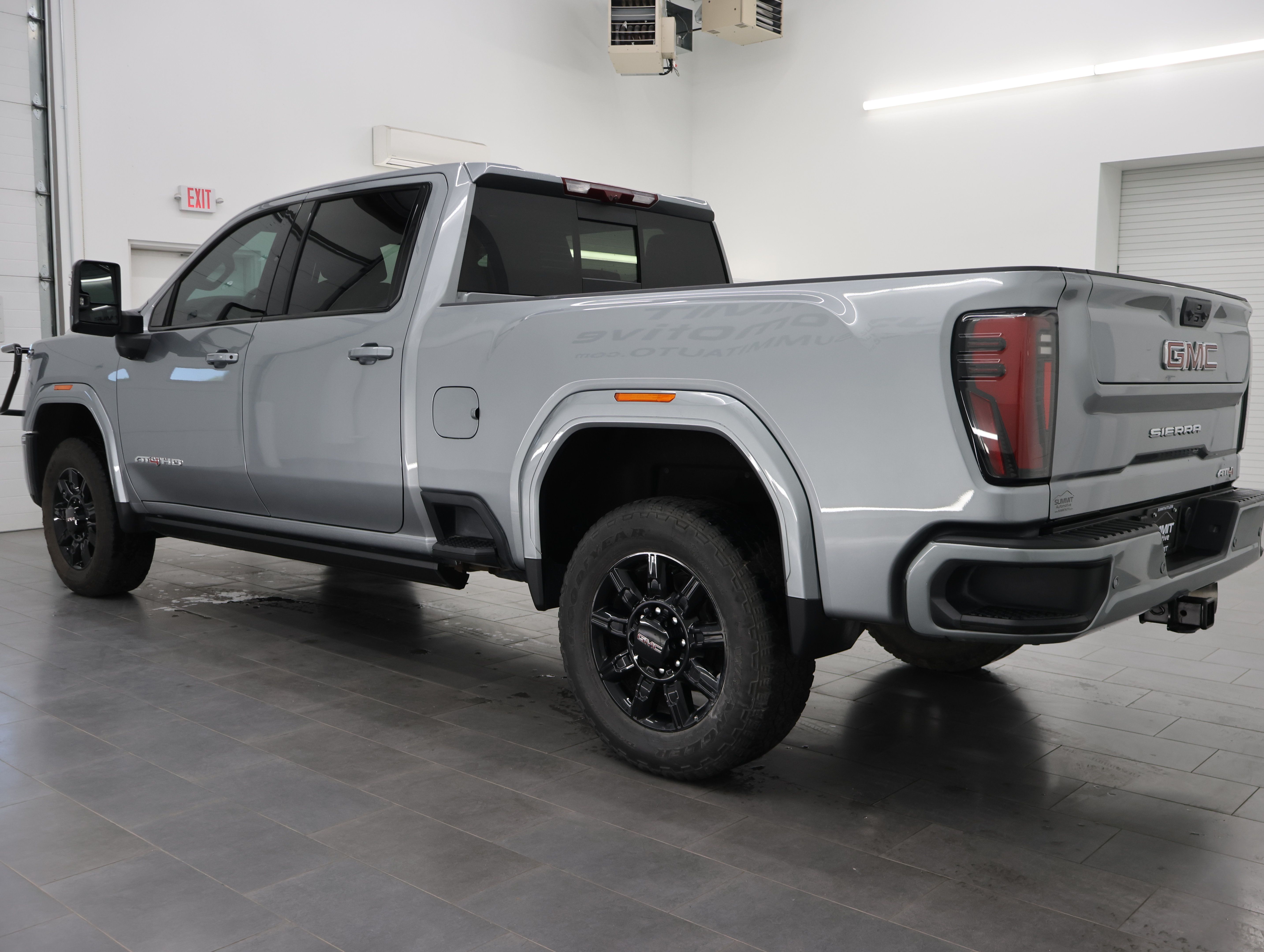 Used 2025 GMC Sierra 2500 AT4 w/ AT4 Premium Plus Package AWD/4WD image 6
