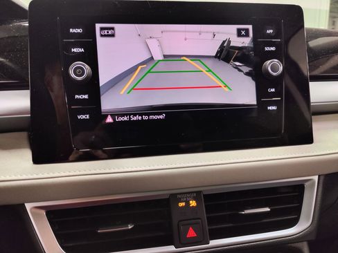 Used 2025 Volkswagen Taos SE image 22