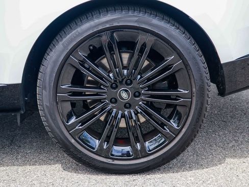 Used 2023 Land Rover Range Rover Long Wheelbase SE image 8