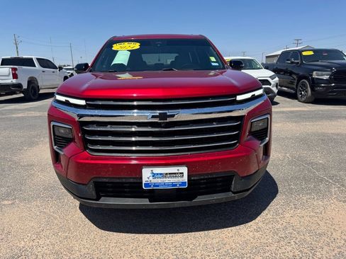 Used 2024 Chevrolet Traverse LT w/ Enhanced Driving Package AWD/4WD image 2