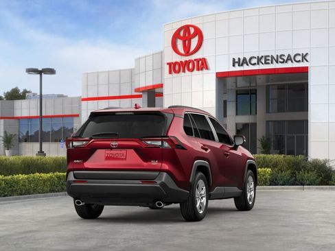 Used 2025 Toyota RAV4 XLE image 9