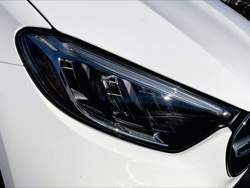 Used 2025 Mercedes-Benz GLC 300 4MATIC image 28