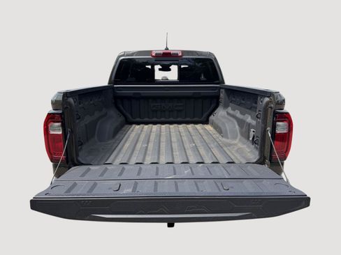 Used 2024 GMC Canyon AT4 w/ AT4 Premium Package AWD/4WD image 5
