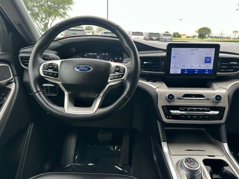 Used 2023 Ford Explorer XLT w/ Equipment Group 202A AWD/4WD image 3