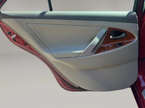 Used 2011 Toyota Camry XLE w/ SE/XLE Extra-Value Pkg FWD image 8