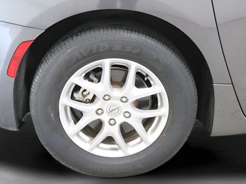 Used 2023 Chrysler Pacifica Touring-L FWD image 29