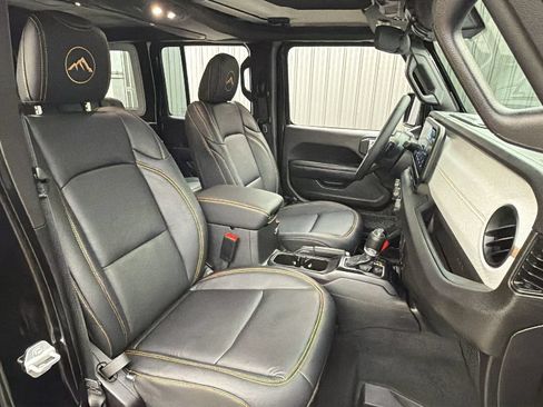 Used 2024 Jeep Wrangler Unlimited AWD/4WD image 40
