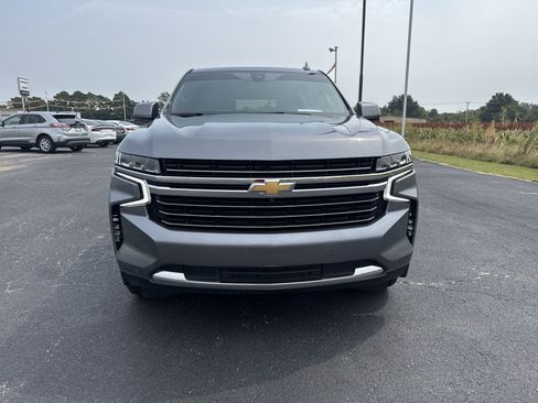 Used 2022 Chevrolet Suburban LT w/ Luxury Package image 8