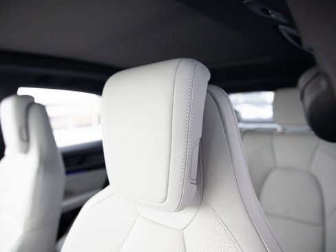 Certified 2025 Porsche Macan Electric image 19