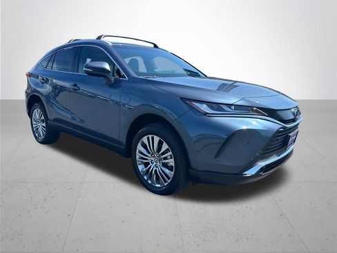Certified 2023 Toyota Venza XLE AWD/4WD image 6