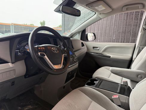 Used 2019 Toyota Sienna LE image 15
