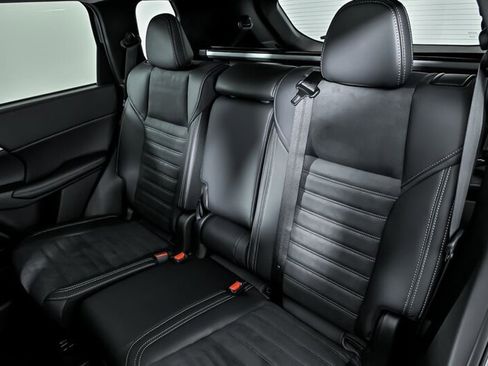 New 2025 Mitsubishi Outlander AWD image 16