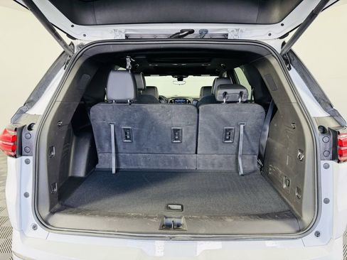 Used 2023 Chevrolet Traverse Premier FWD image 33