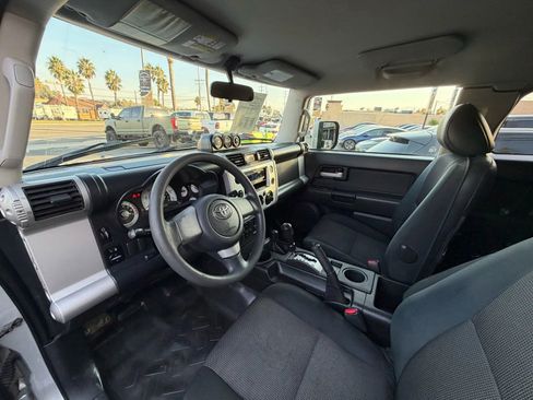 Used 2008 Toyota FJ Cruiser 4WD image 10