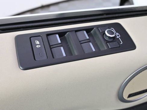 Used 2020 Land Rover Discovery Landmark AWD/4WD image 24