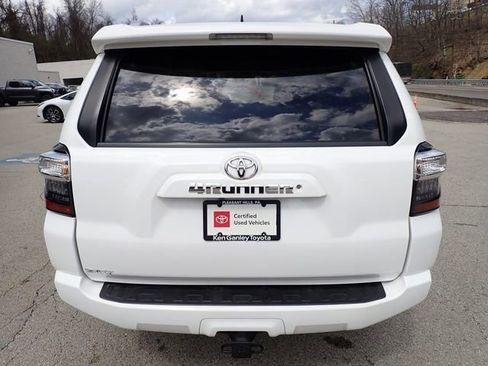Certified 2018 Toyota 4Runner SR5 Premium image 5