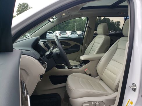 Used 2024 GMC Terrain Denali w/ Denali Premium Package AWD/4WD image 28