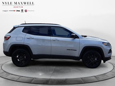 New 2026 Jeep Compass Latitude image 17