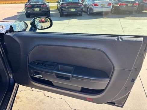 Used 2012 Dodge Challenger SXT image 20