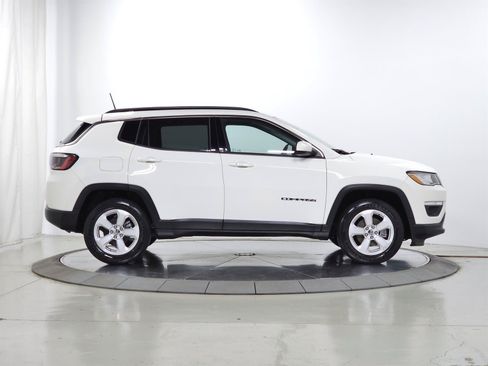 Used 2021 Jeep Compass Latitude w/ Sun and Sound Group AWD/4WD image 10