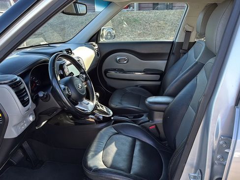 Used 2019 Kia Soul + w/ Primo Package image 2