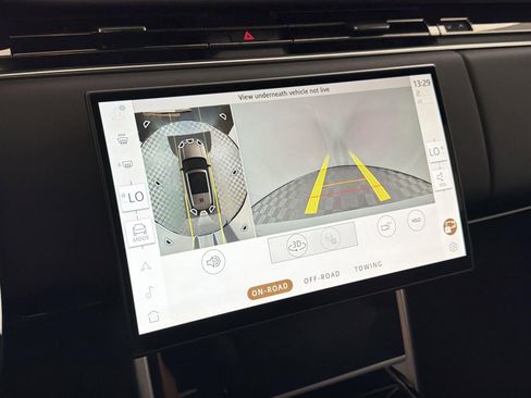 New 2026 Land Rover Range Rover Long Wheelbase SE image 17