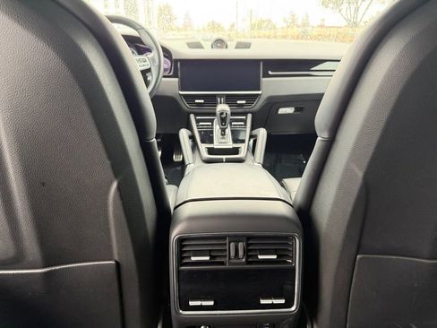 Used 2021 Porsche Cayenne Turbo w/ Premium Package Plus (PI3) image 31