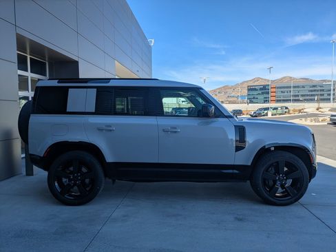 New 2026 Land Rover Defender 110 X-Dynamic SE image 4