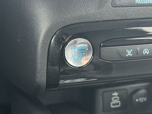 Certified 2025 Ford Escape Platinum image 22