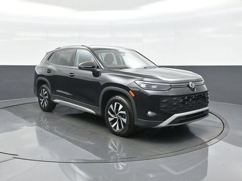 Used 2025 Volkswagen Tiguan S AWD/4WD image 1