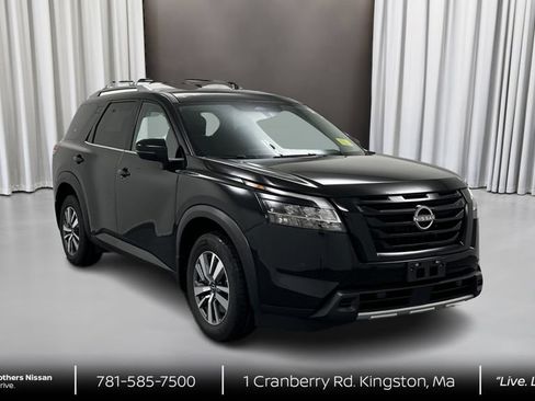 Certified 2024 Nissan Pathfinder SL w/ Black Appearance Package AWD/4WD image 3