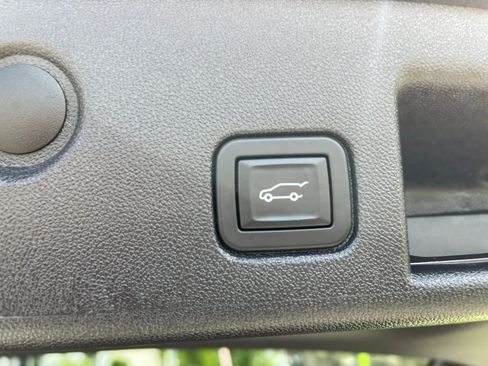 Used 2024 Chevrolet Equinox LT FWD image 11
