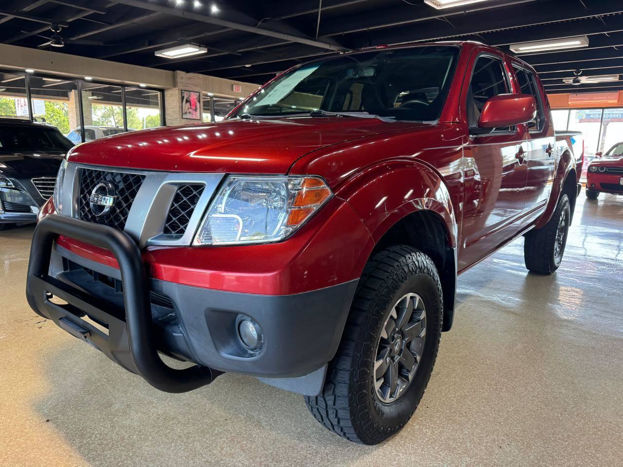 Used 2017 Nissan Frontier PRO-4X AWD/4WD image 3