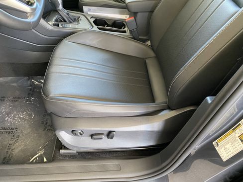 Certified 2023 Volkswagen Tiguan SE FWD image 35