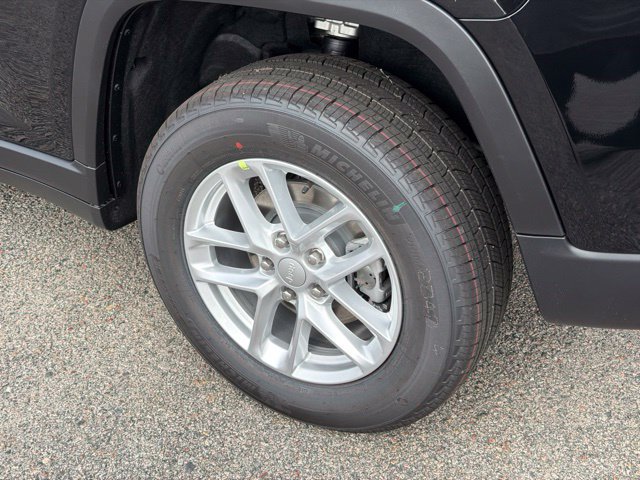 New 2026 Jeep Grand Cherokee Laredo AWD/4WD image 6