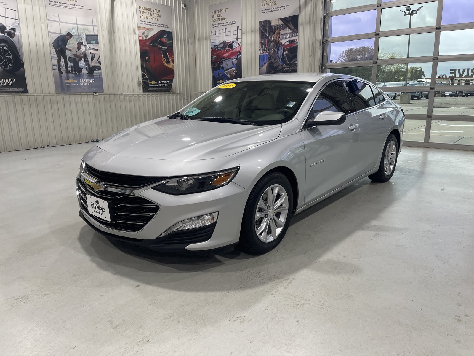 Used 2019 Chevrolet Malibu LT w/ Leather Package FWD image 4