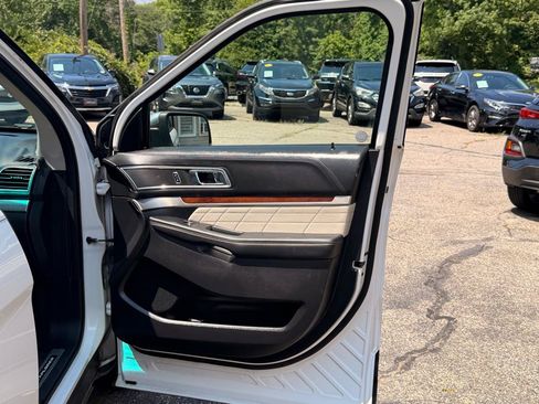 Used 2016 Ford Explorer Platinum AWD/4WD image 28