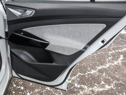 Used 2023 Volkswagen ID.4 Pro image 32