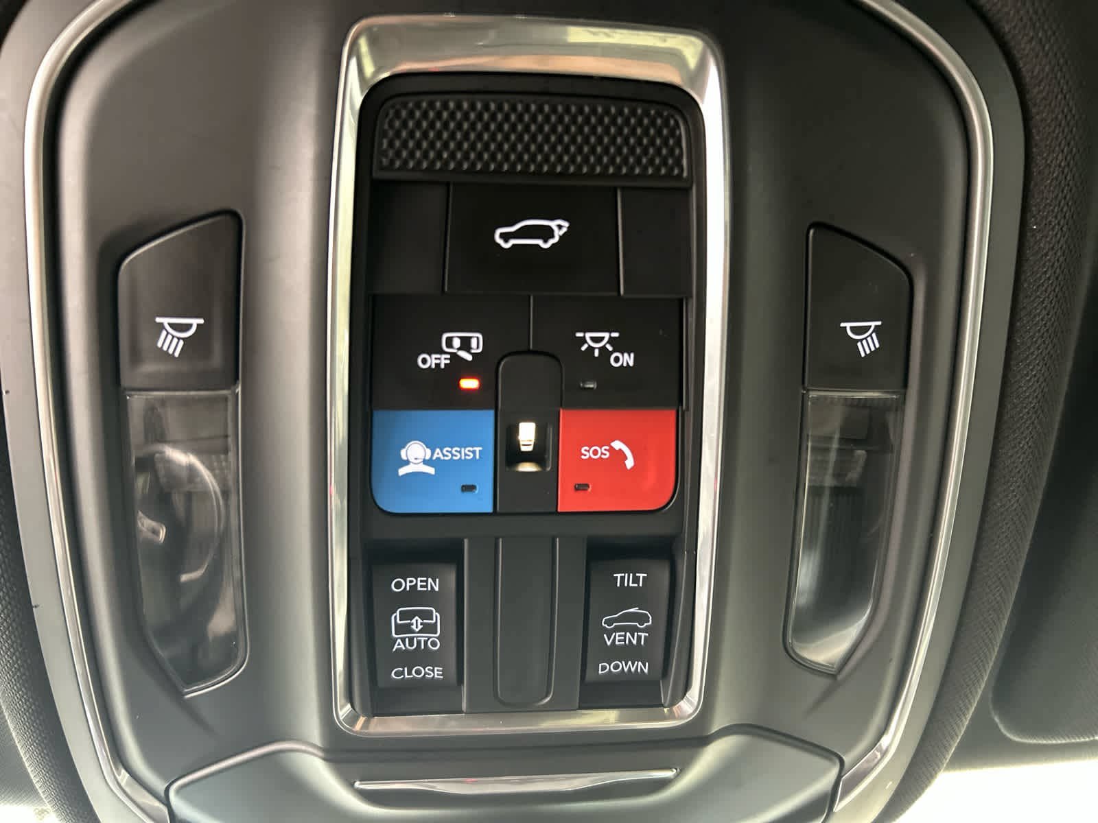 Used 2023 Jeep Grand Cherokee Altitude AWD/4WD image 6