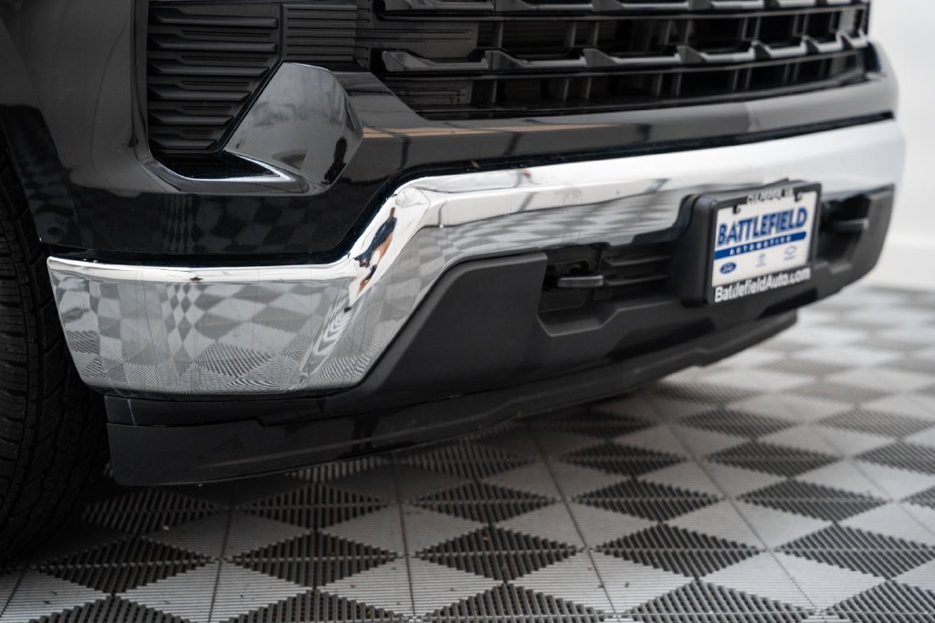 Used 2025 Chevrolet Silverado 1500 LT AWD/4WD image 14