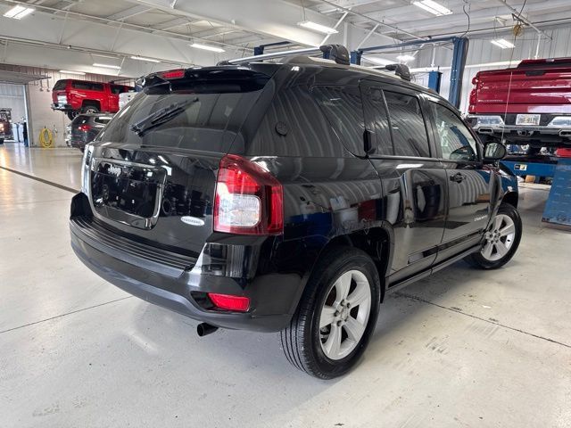 Used 2016 Jeep Compass Latitude w/ Sun/Sound Group AWD/4WD image 11