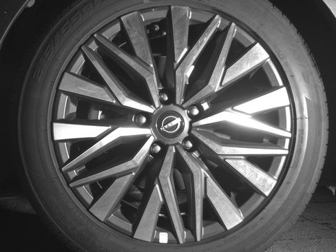 Used 2025 Nissan Altima 2.5 SV FWD image 12