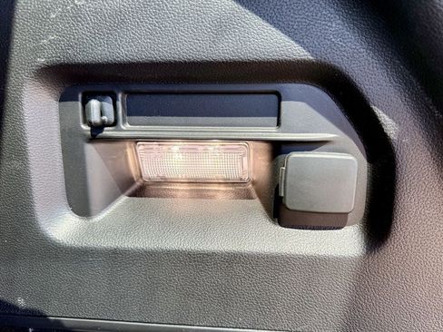 Used 2023 Ford Explorer XLT w/ Equipment Group 202A AWD/4WD image 17