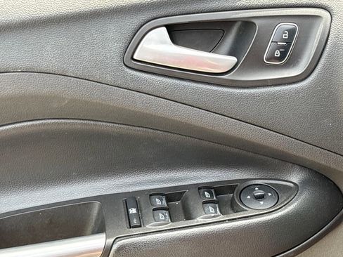 Used 2017 Ford Escape SE FWD image 16