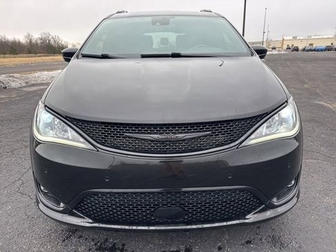 Used 2020 Chrysler Pacifica Touring-L w/ Advanced Safetytec Group image 2