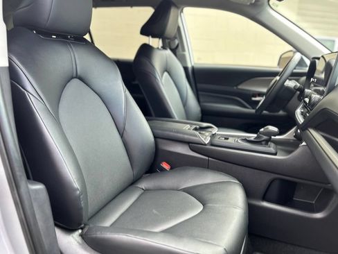 Used 2025 Toyota Grand Highlander AWD Hybrid image 12