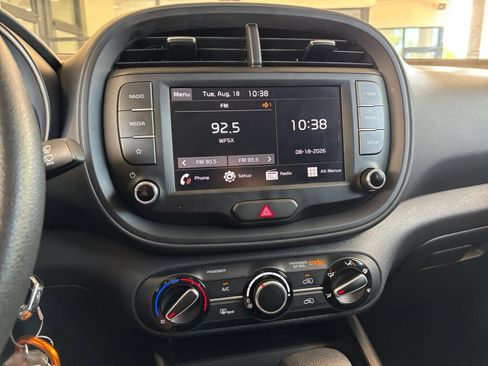 Used 2025 Kia Soul LX w/ LX Technology Package FWD image 17