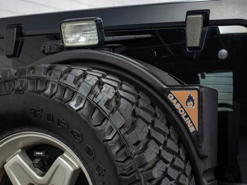 Used 2017 Jeep Wrangler Unlimited Rubicon w/ Cold Weather Group image 15