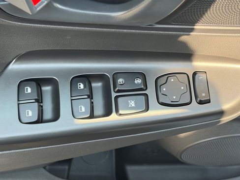 Used 2023 Hyundai Kona SE FWD image 13