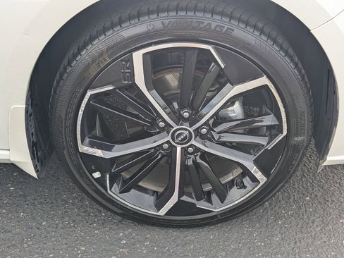 Certified 2025 Nissan Altima 2.5 SR w/ SR Premium Package image 10